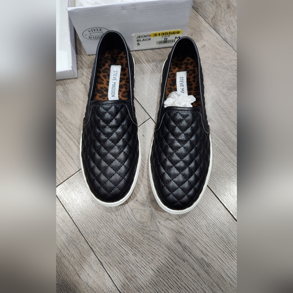 New Steve Madden Shoes - Picture 4 of 5